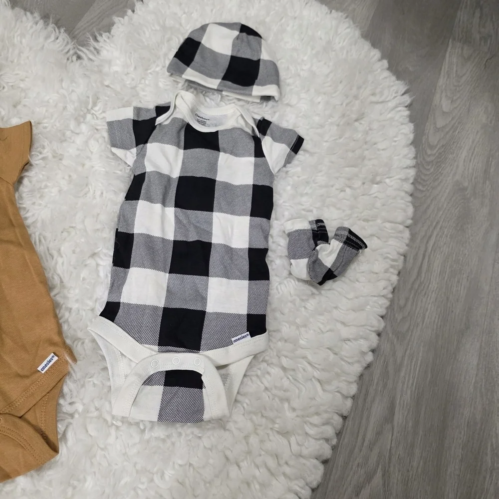​Gerber Baby Boy Set (3-6M) - 2 Bodysuits, Hats & Mittens